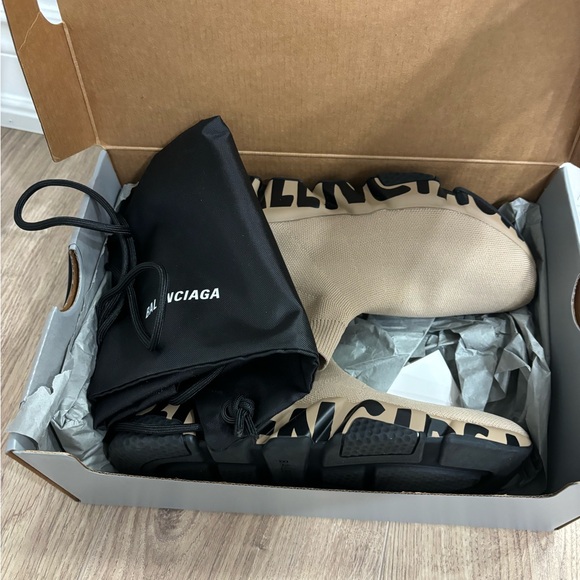 Brand new Authentic shoes - Picture 3 of 6